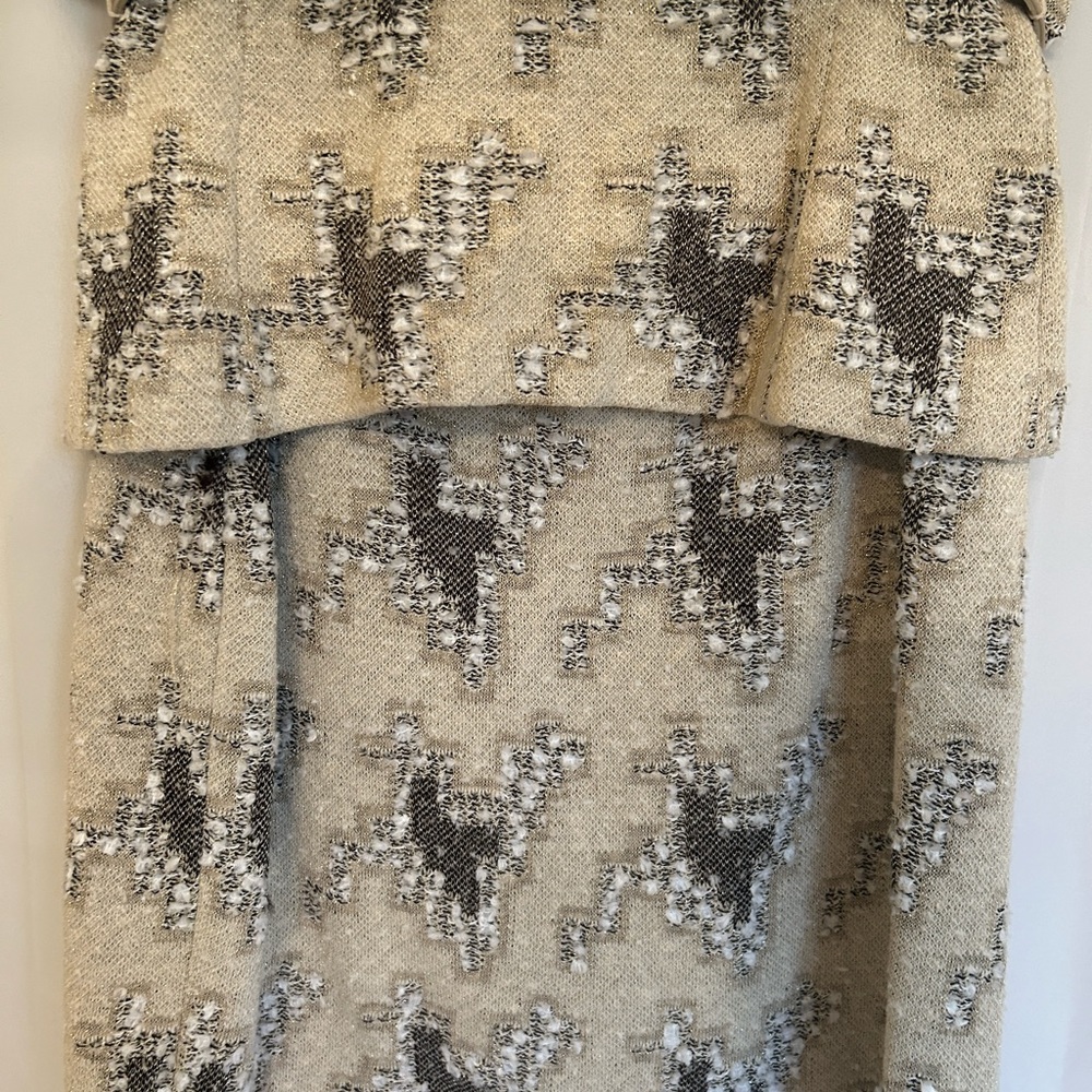 ST. JOHN “ STUNNING “ TWO PIECE EVENING WEAR 4  Worn twice Excellent Condition - Picture 9 of 13